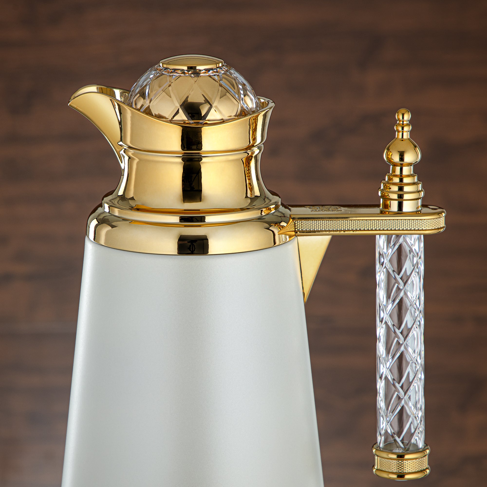 ألمرجان طقم ترامس، زر ضغط، مقبض أكريليك - 0.7 لتر + 1 لتر، أبيض وذهبي (CBY+CBZ-WCG) - كلاسيك ترامس