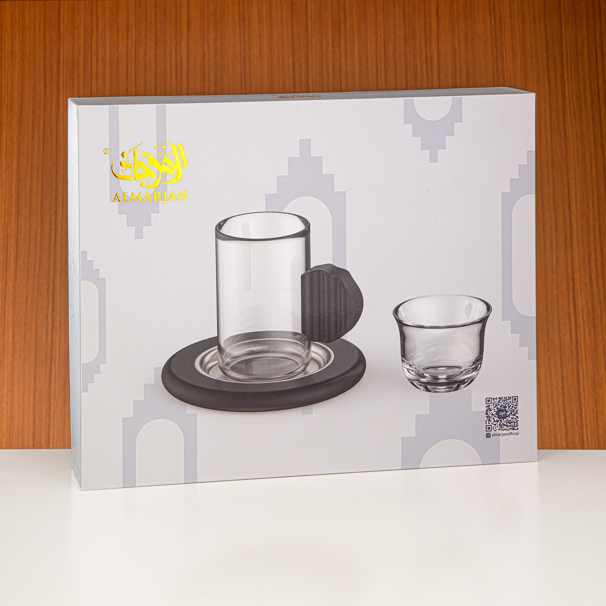 طقم شاي وقهوة المرجان 18 قطعة باللون الأسود المعدني والذهبي