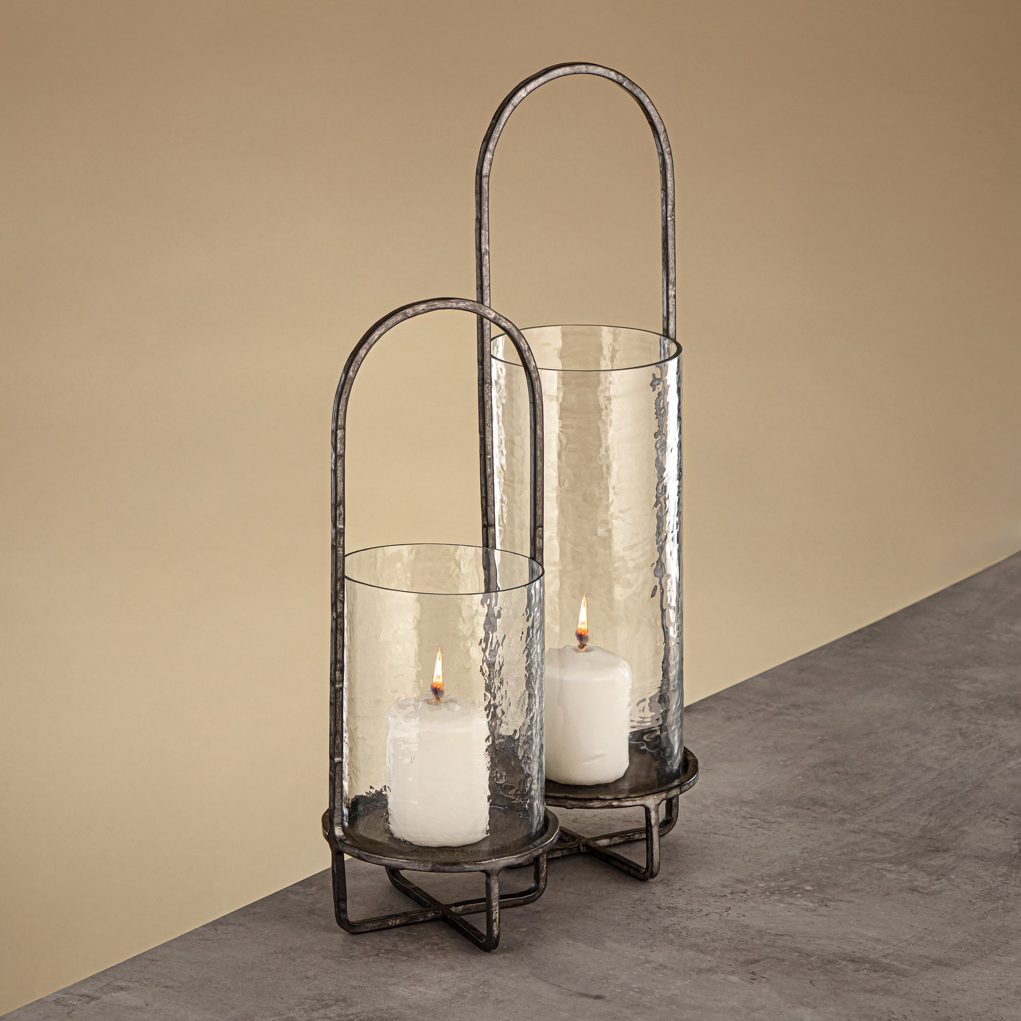 فانوس إعصار الميرجان مايلز زجاج مطروق 13.5x13.5x36 سم حامل فضي عتيق (GMT2960002)