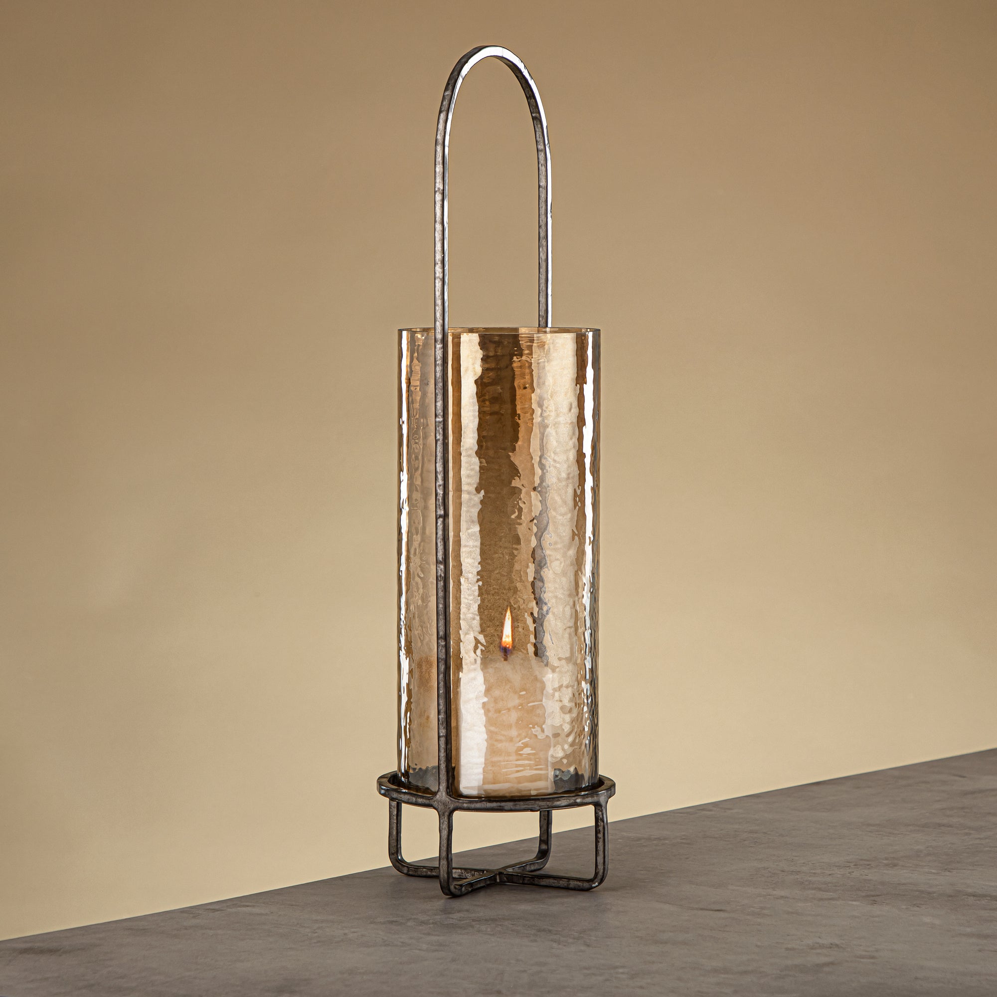 Almarjan Miles Hurricane Lantern Hammered Copper Brown Glass 13.5x13.5x47 CM Vintage Silver Stand (GMT2960008)