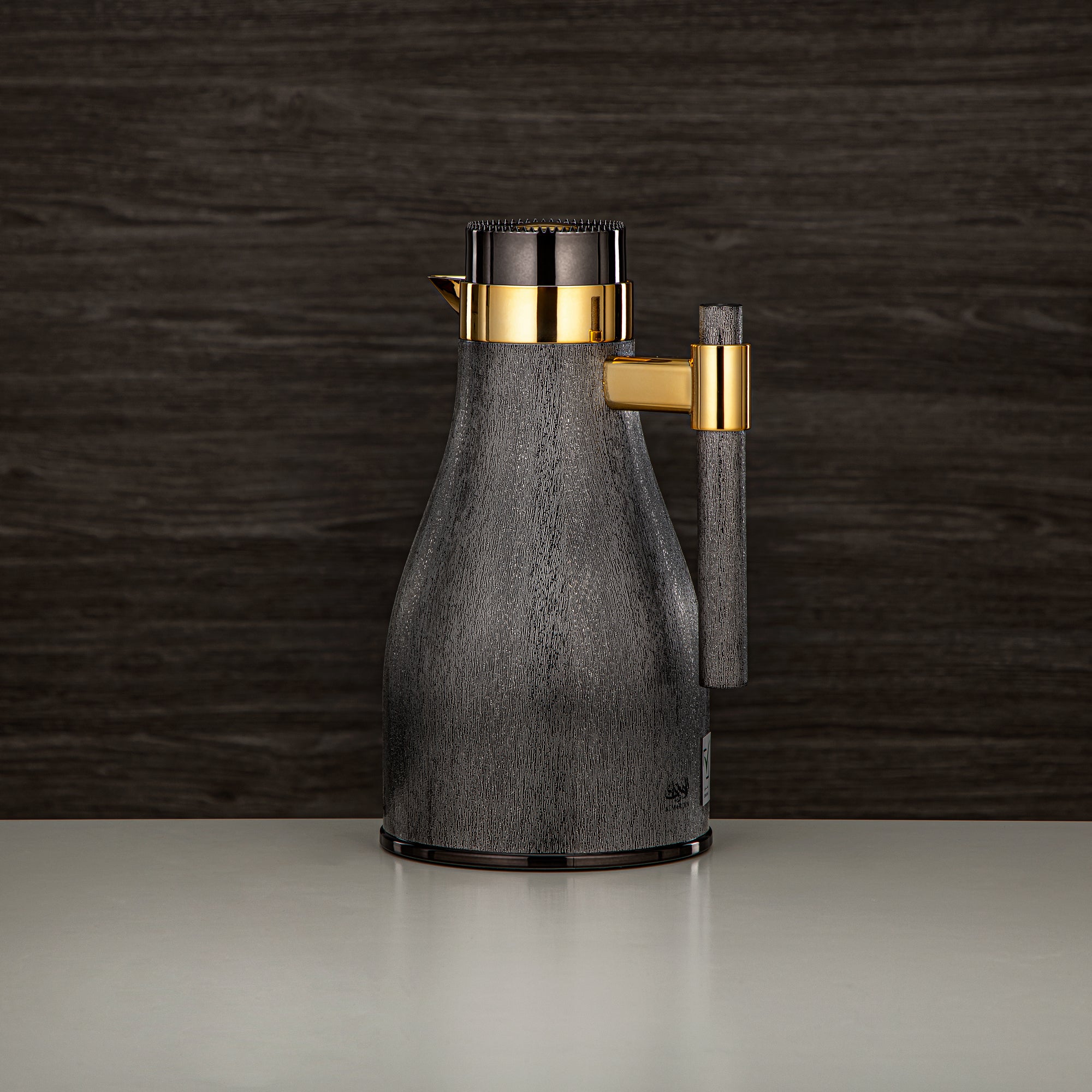 Almarjan Vacuum Flask Set ABS Push Button 1L + 1L Gun Black & Gold (GOK-NBK-NBK-G) - Elegant Serving