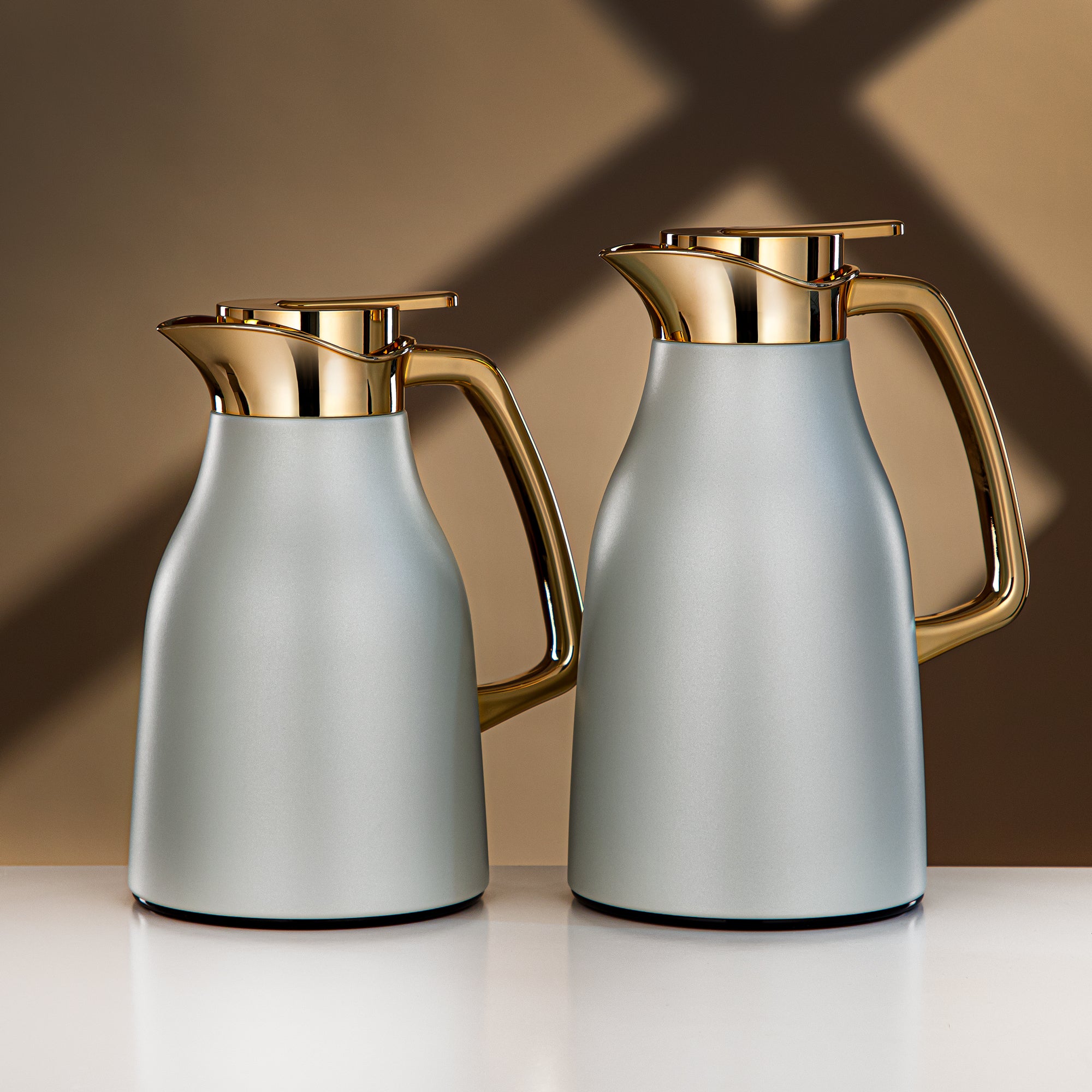 Almarjan Vacuum Flask Set Matt Grey & Gold 0.7L + 1L (RGC-0700Q265YZC95+1000Q265YZC95) – Elegant Serving | Ramadan & Gatherings