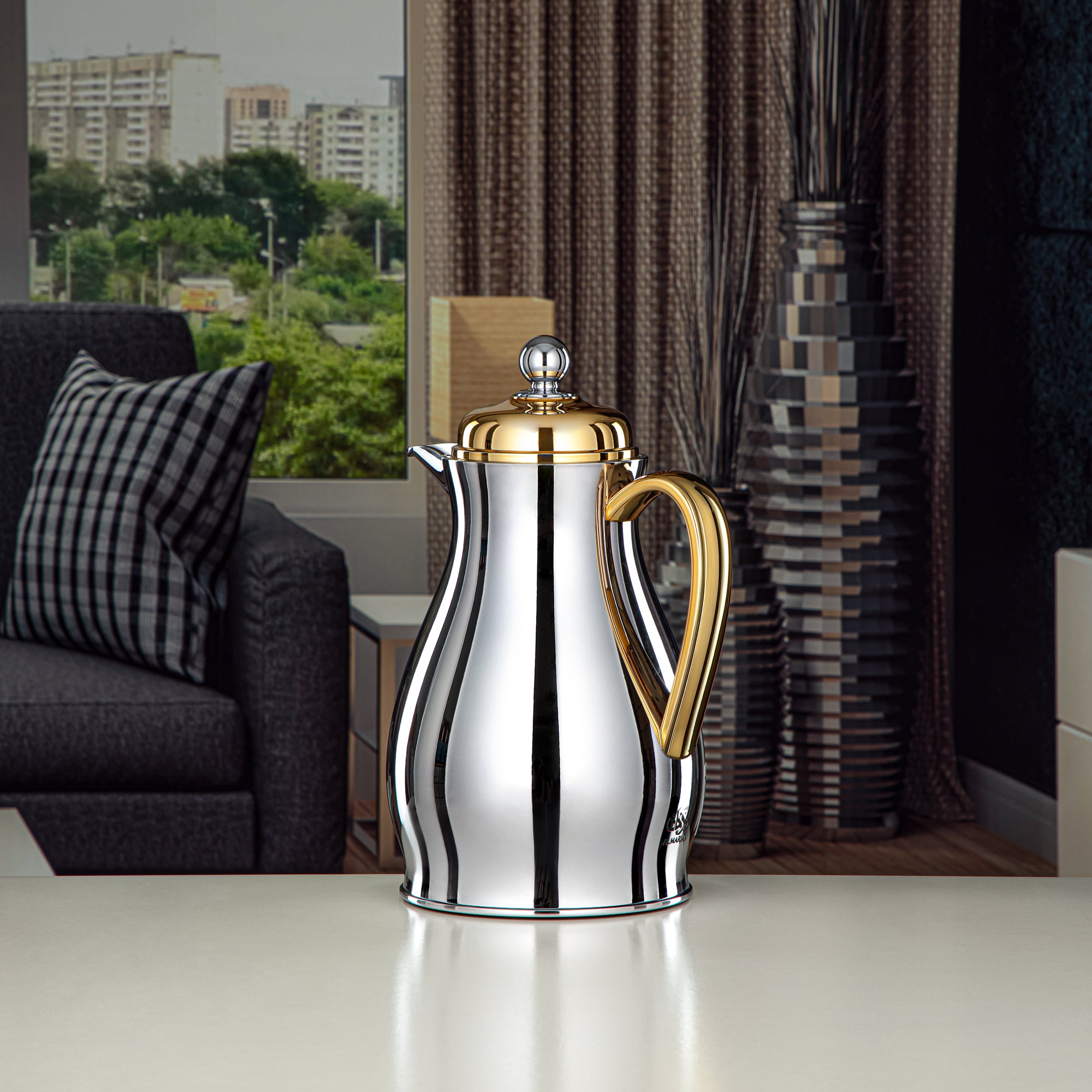 Almarjan Vacuum Flask Metal Body with Glass Liner 0.5L Silver & Gold (RPA-050-SG) – Everyday Elegance Collection