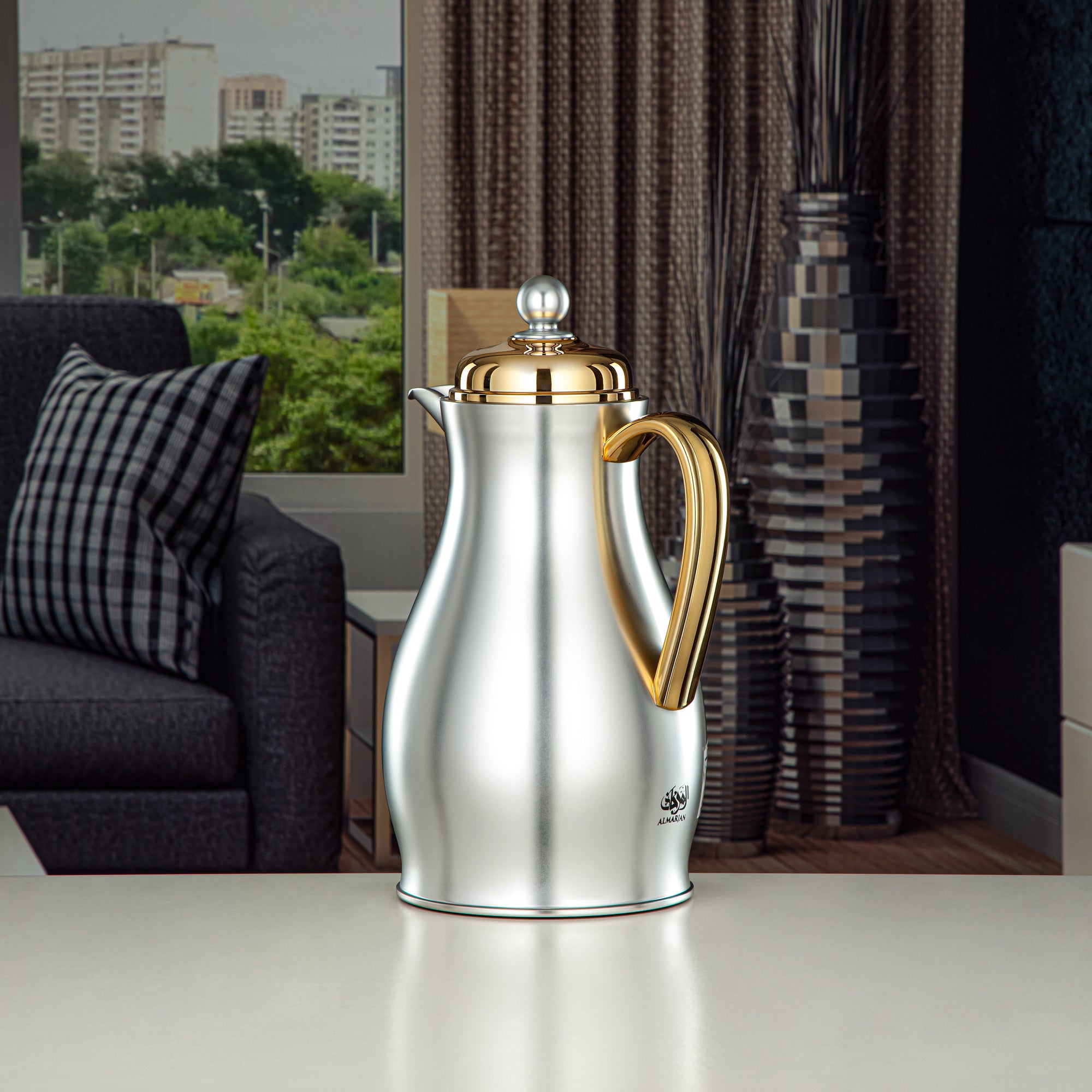 Almarjan Vacuum Flask Metal Body with Glass Liner 0.7L Matt Silver & Gold (RPA-070-MSG) – Everyday Elegance Collection