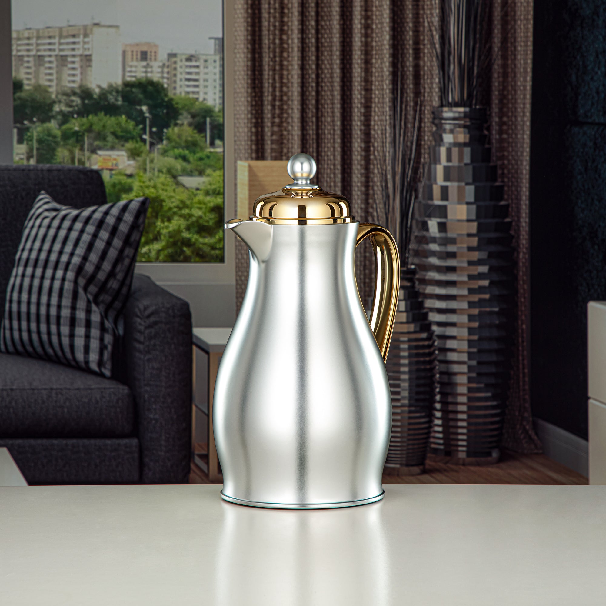 Almarjan Vacuum Flask Metal Body with Glass Liner 0.7L Matt Silver & Gold (RPA-070-MSG) – Everyday Elegance Collection