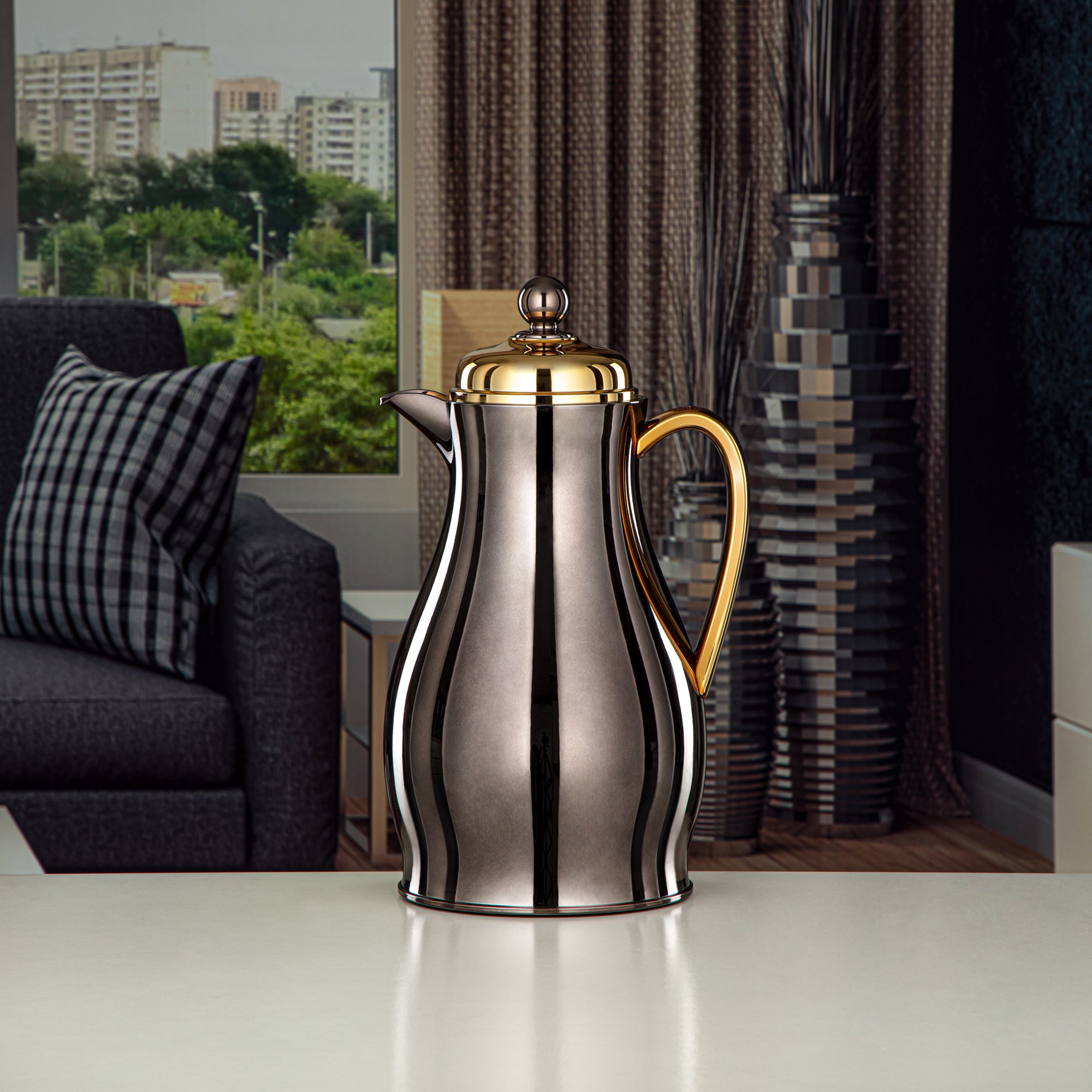 Almarjan Vacuum Flask Metal Body with Glass Liner 0.7L Nickel Black & Gold (RPA-070-NBKG) – Everyday Elegance Collection