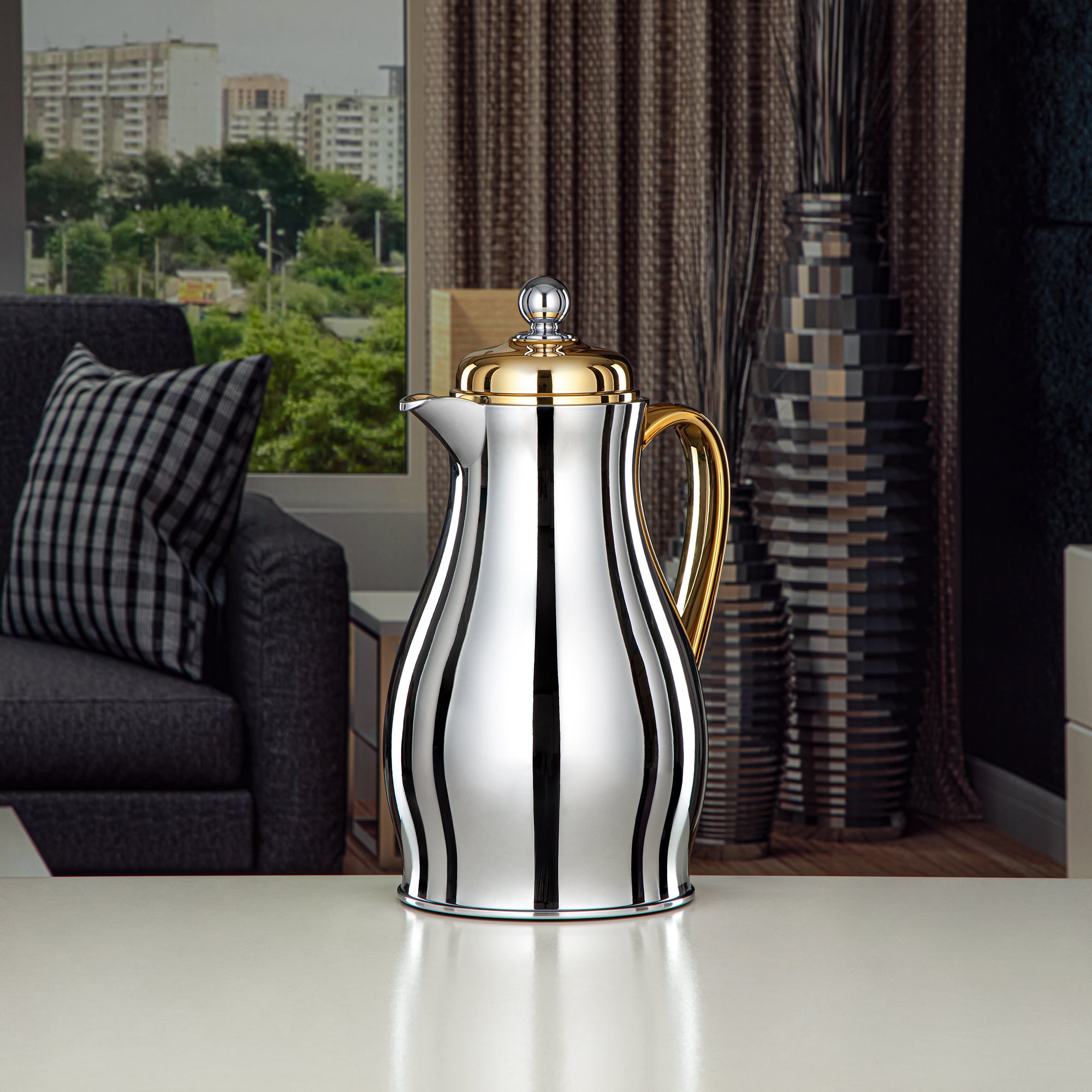 Almarjan Vacuum Flask Metal Body with Glass Liner 0.7L Silver & Gold (RPA-070-SG) – Everyday Elegance Collection