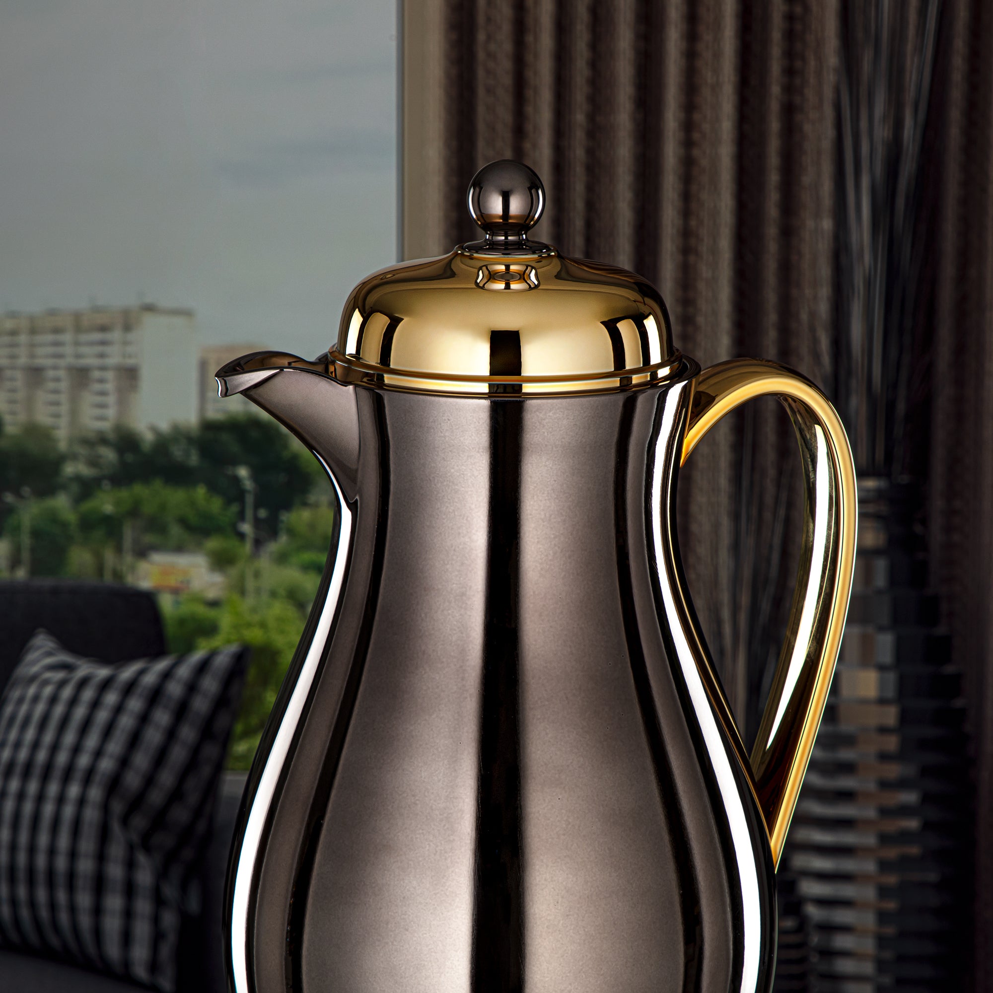 Almarjan Vacuum Flask Metal Body with Glass Liner 1L Nickel Black & Gold (RPA-100-NBKG) – Everyday Elegance Collection