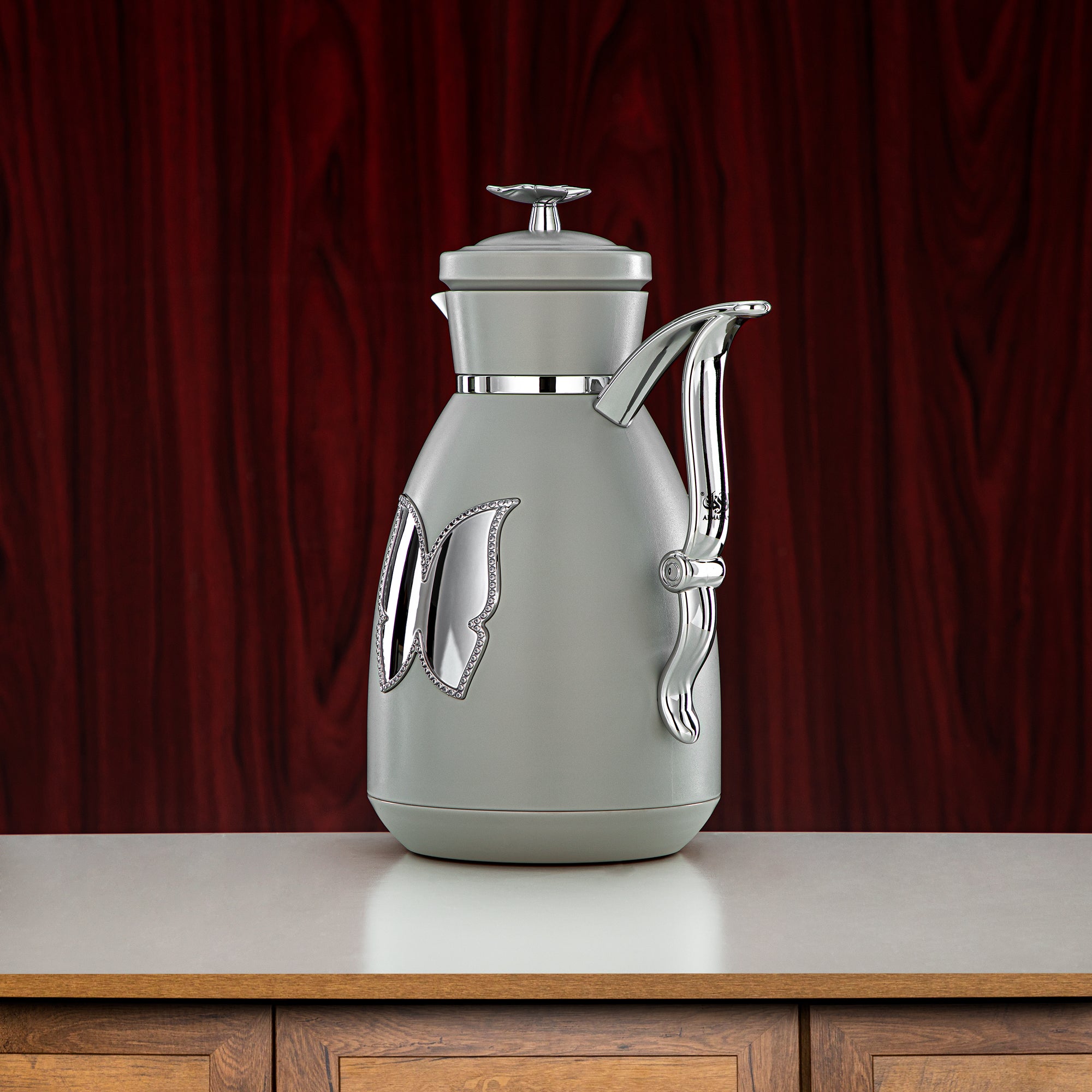 طقم ترامس المرجان زر ضغط بلاستيكي 0.7 لتر + 1 لتر رمادي فاتح وفضي (SM-2C142-070/100 LG/C) - زجاجة شاي وقهوة