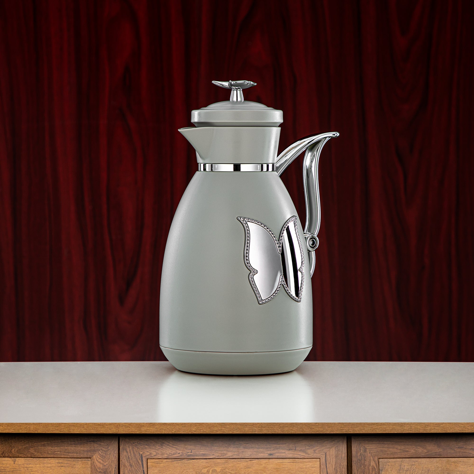 طقم ترامس المرجان زر ضغط بلاستيكي 0.7 لتر + 1 لتر رمادي فاتح وفضي (SM-2C142-070/100 LG/C) - زجاجة شاي وقهوة