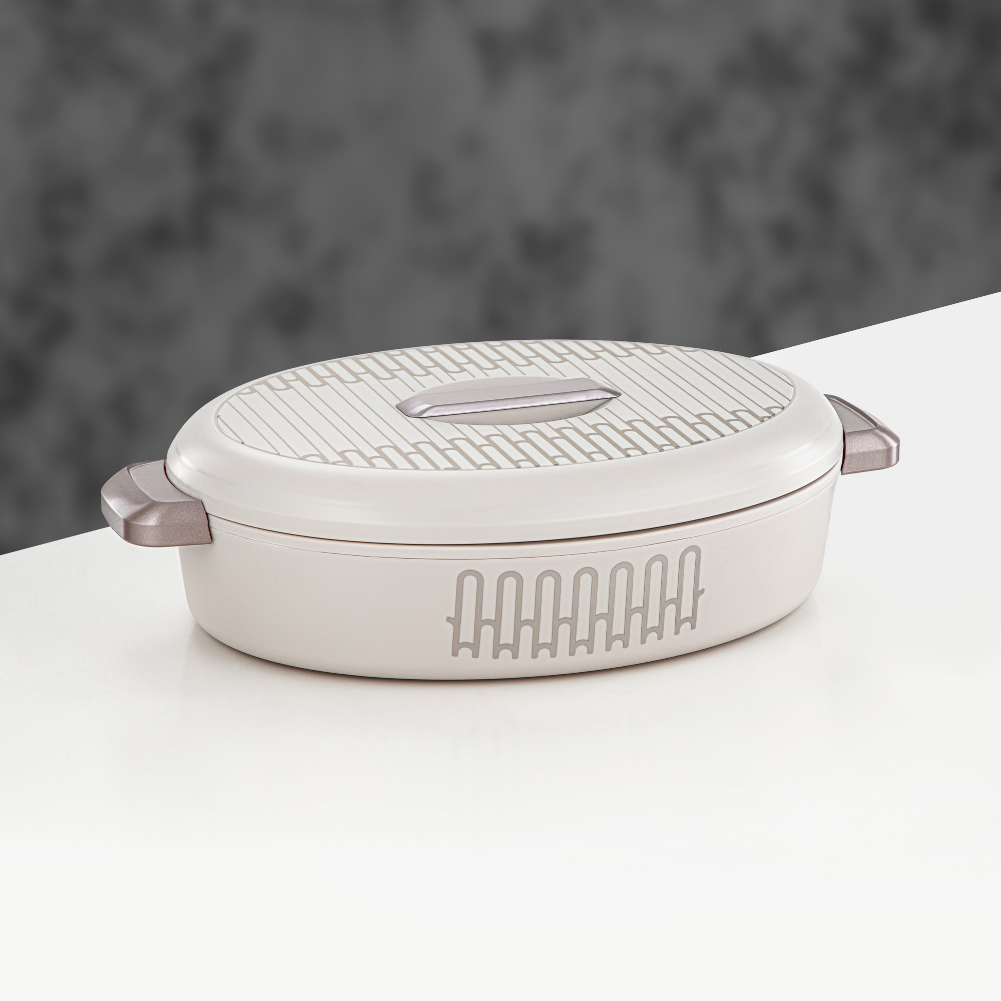 Almarjan Oval Hot Pot 2.8L White & Matt Gold