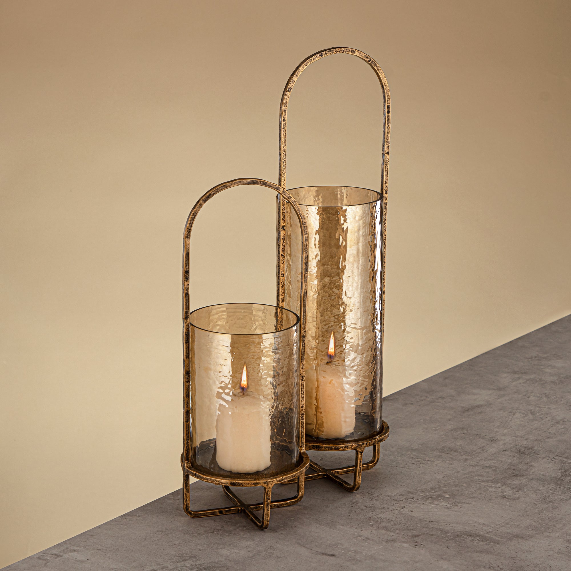 Almarjan Miles Hurricane Lantern Hammered Copper Brown Glass 13.5x13.5x36 CM Antique Gold Stand (GMT2960003)