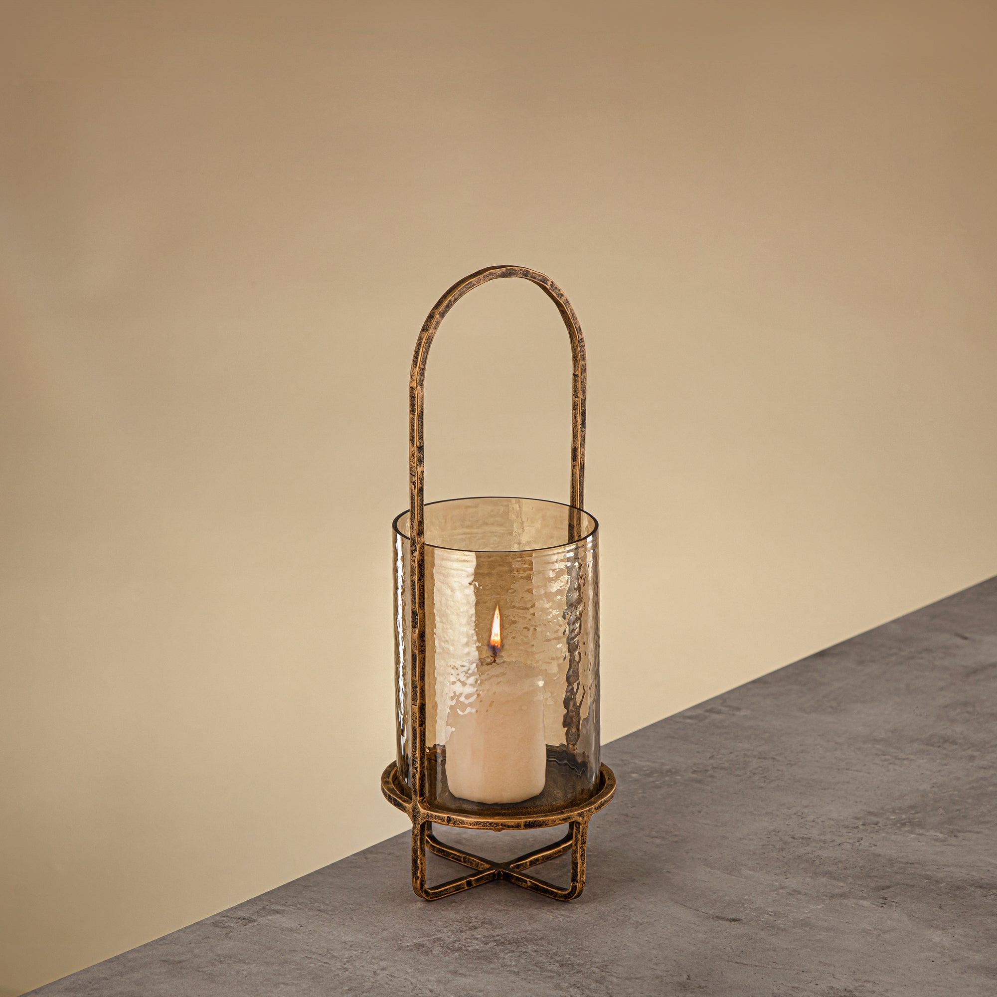 Almarjan Miles Hurricane Lantern Hammered Copper Brown Glass 13.5x13.5x36 CM Antique Gold Stand (GMT2960003)