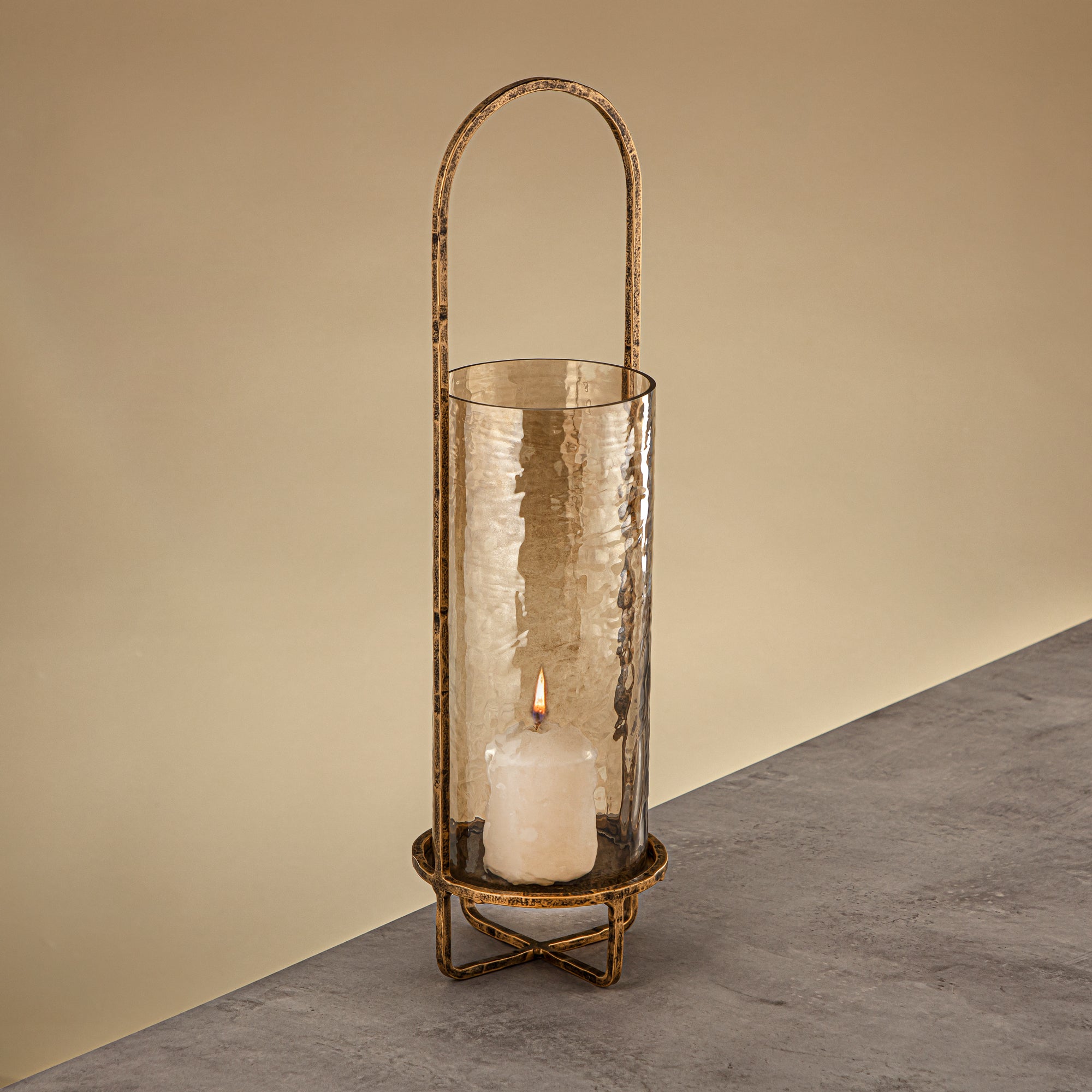 Almarjan Miles Hurricane Lantern Hammered Copper Brown Glass 13.5x13.5x47 CM Antique Gold Stand (GMT2960007)