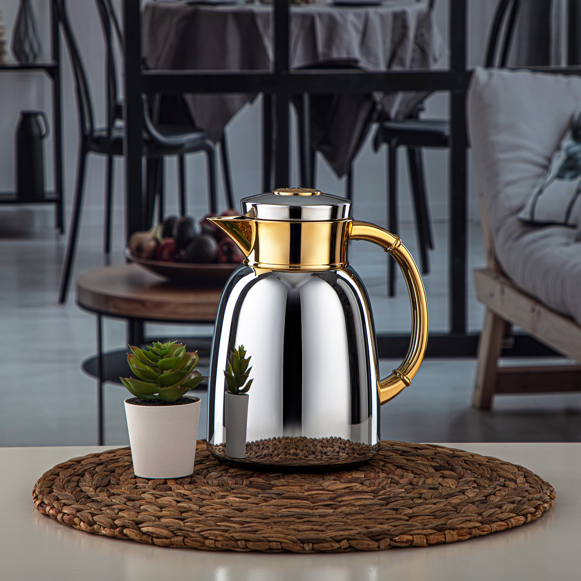 Almarjan 0.65 Liter Vacuum Flask Silver & Gold - QVC-0650CC95