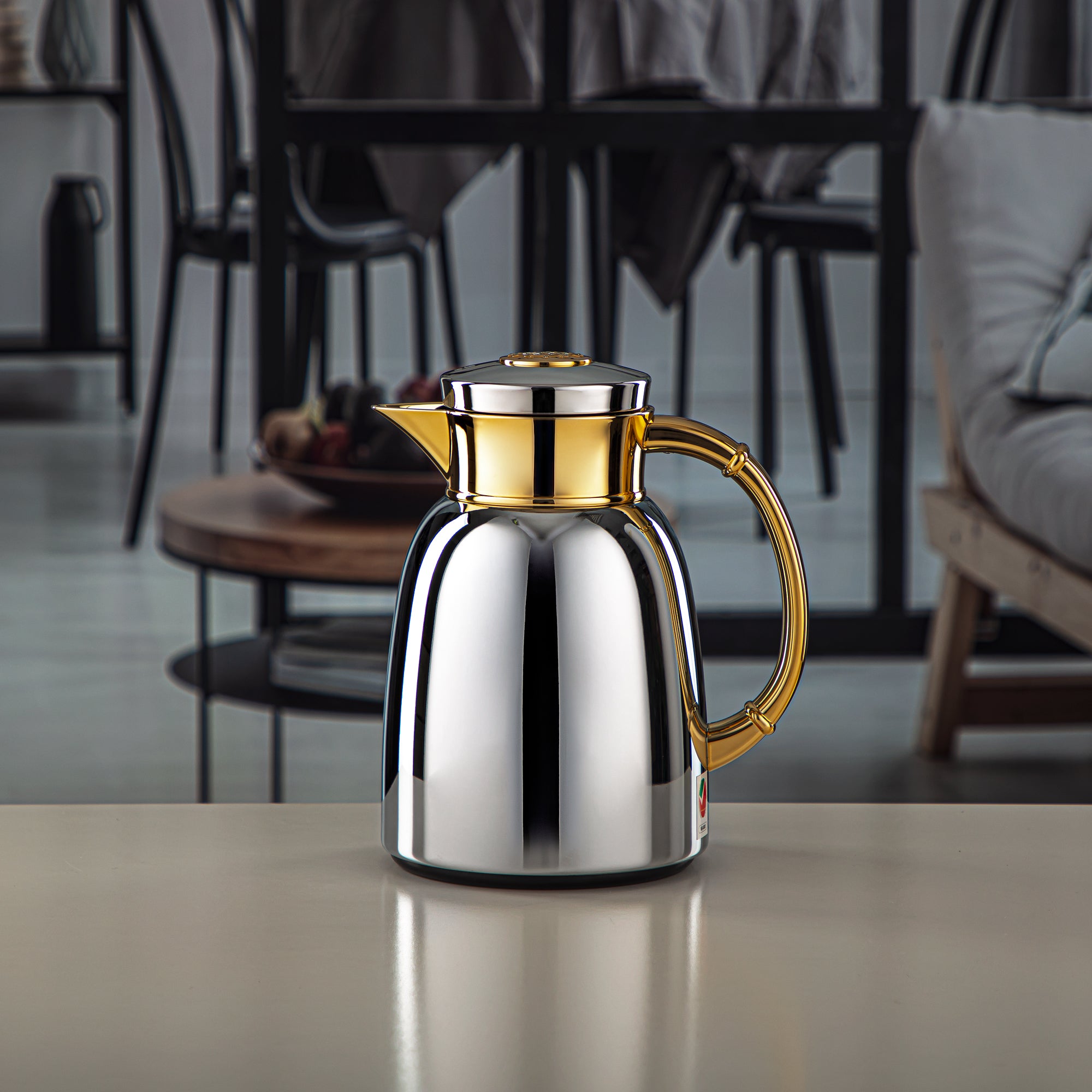 Almarjan 0.65 Liter Vacuum Flask Silver & Gold - QVC-0650CC95