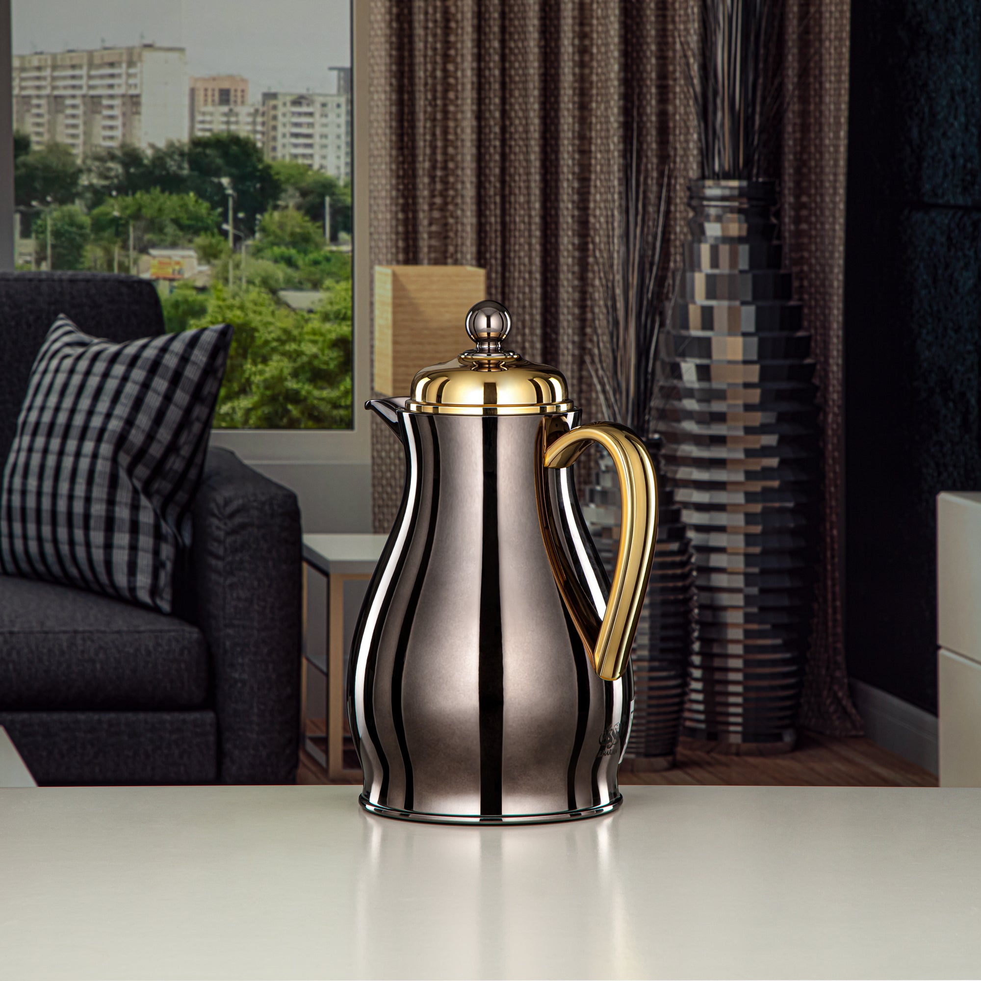 Almarjan Vacuum Flask Metal Body with Glass Liner 0.5L Nickel Black & Gold (RPA-050-NBKG) – Everyday Elegance Collection