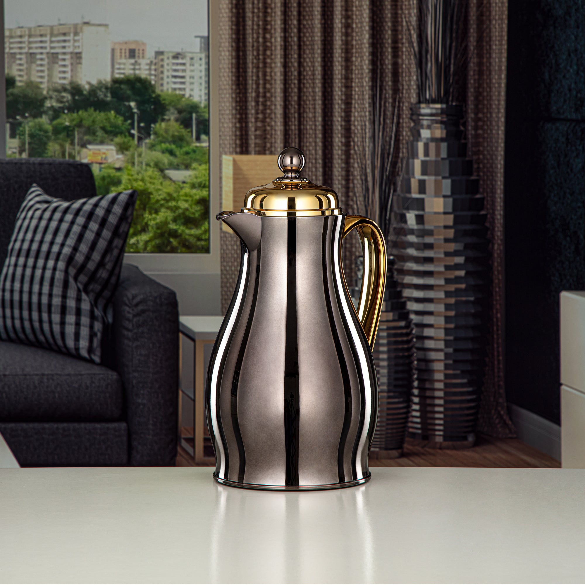 Almarjan Vacuum Flask Metal Body with Glass Liner 0.7L Nickel Black & Gold (RPA-070-NBKG) – Everyday Elegance Collection