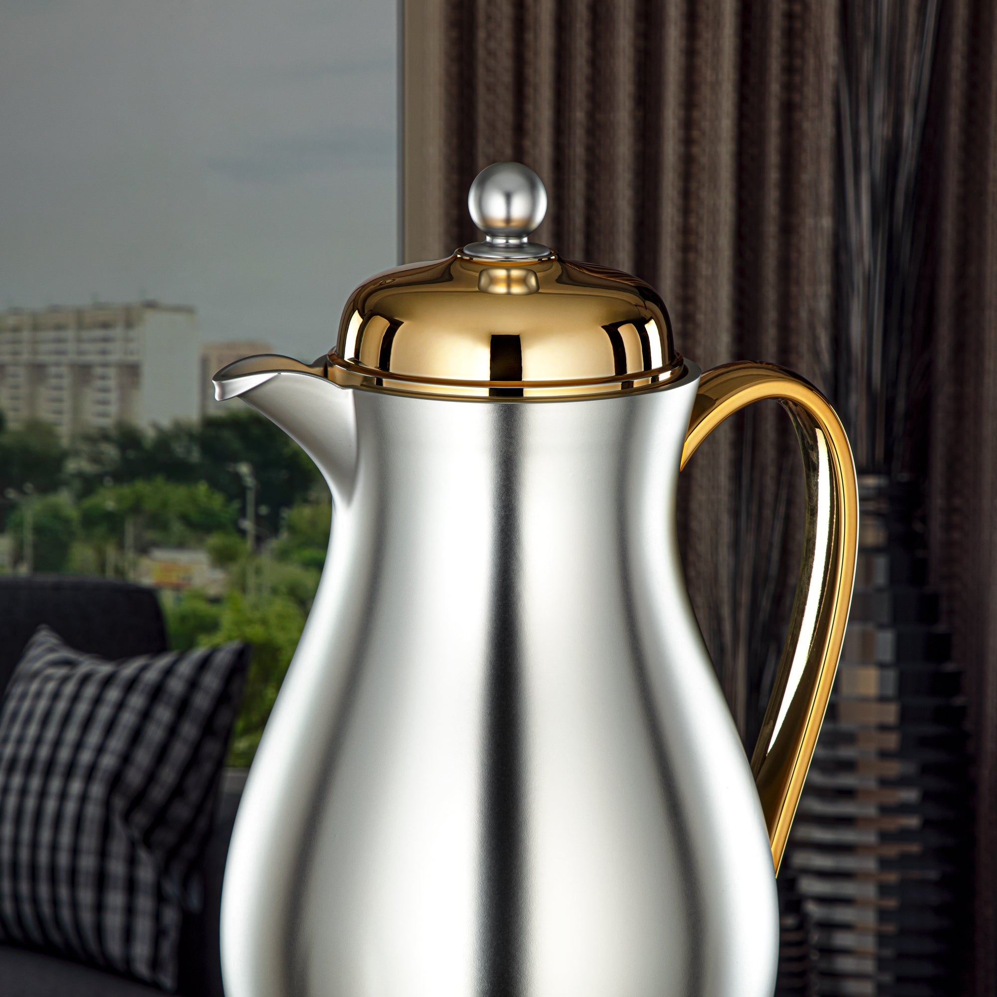 Almarjan Vacuum Flask Metal Body with Glass Liner 1L Matt Silver & Gold (RPA-100-MSG) – Everyday Elegance Collection