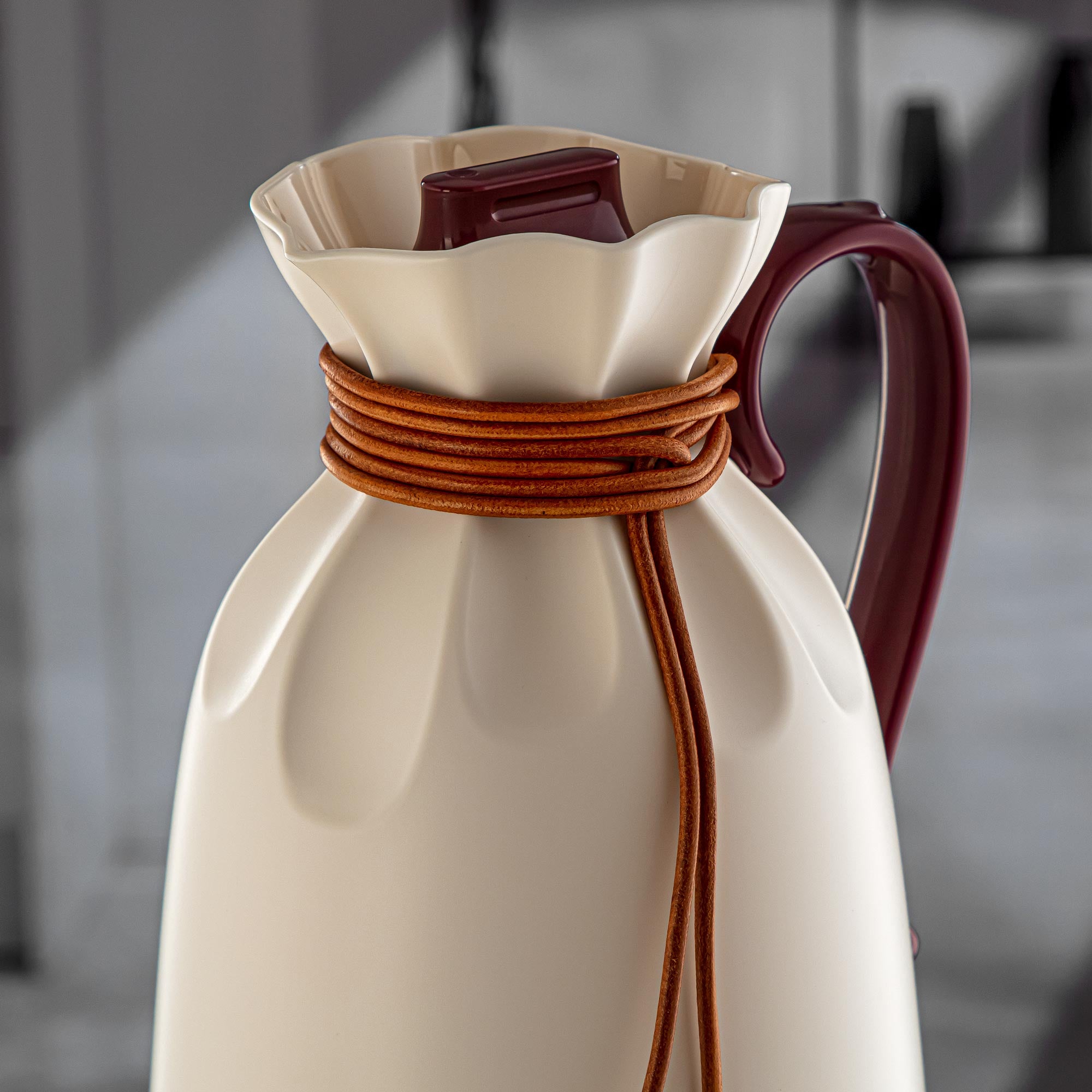 Almarjan 1 Liter Vacuum Flask Ivory & Bean Red - SM-2D932-100 IV/BR