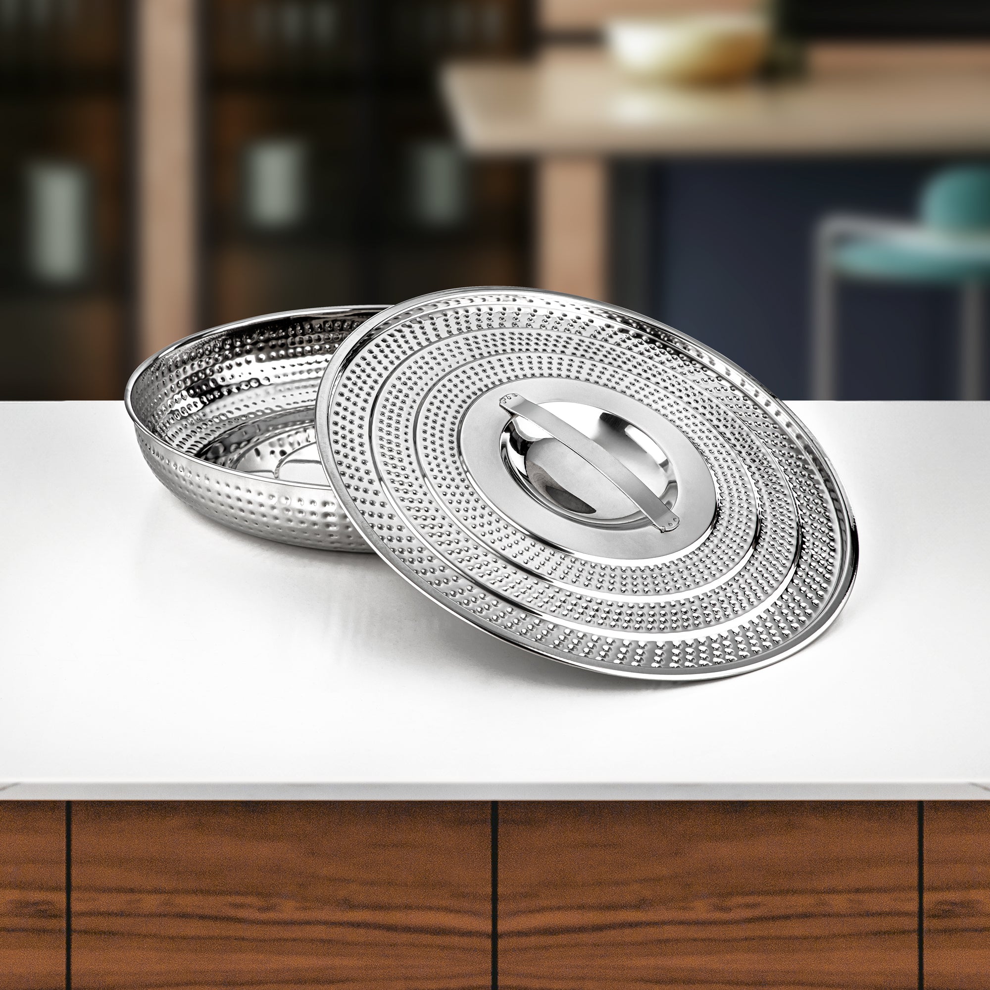 Almarjan Bread Tray with Cover Stainless Steel Hammered Mirror Finish 41 cm (H24M2) – Breakfast Serveware | Ramadan & Gatherings