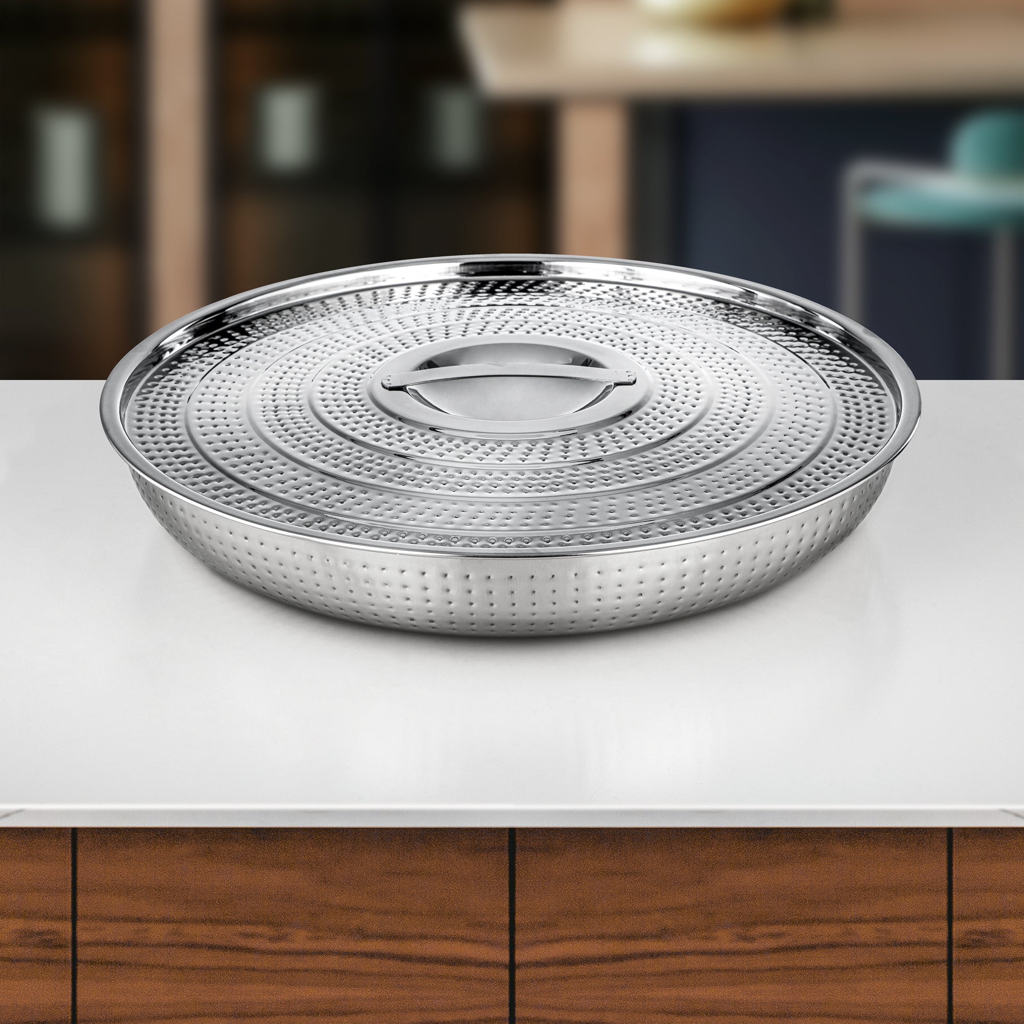 Almarjan Bread Tray with Cover Stainless Steel Hammered Mirror Finish 45 cm (H24M2) – Breakfast Serveware | Ramadan & Gatherings